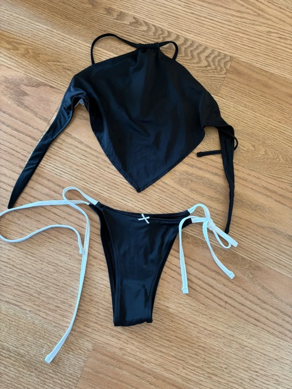 Frankie’s bikinis set